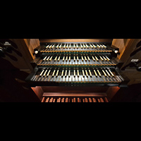 Lbeck, St. Jakobi, Spieltisch der kleinen Orgel