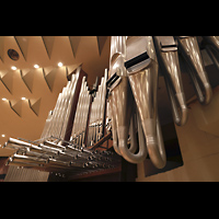 Berlin, Philharmonie, BLick von den Prospektpfeifen des 32'-Prinzipals auf die Chamaden