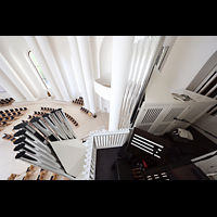 Berlin, St. Hedwigs-Kathedrale, Seitlicher Blick ber Spieltisch und Rckpositiv nach unten in die Kirche