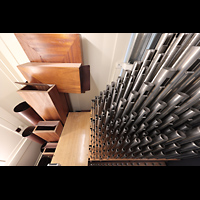 Berlin, St. Hedwigs-Kathedrale, Pfeifen des Kleinpedals und Becher von Posaune 16' und Fagott 32' (Holz)