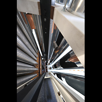 Berlin, St. Hedwigs-Kathedrale, Blick von innen in den rechten Pedalturm