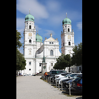 Passau, Dom St. Stephan, Domplatz mit Dom