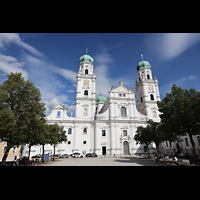 Passau, Dom St. Stephan, Westfassade mit den beiden 69 m hohen Trmen