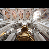 Passau, Dom St. Stephan, Blick von der Kanzel zur Decke