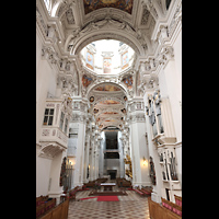Passau, Dom St. Stephan, Blick vom Chorraum ins Hauptschiff zur ausgebauten Hauptorgel (Baustelle 2024)