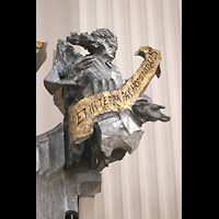 Passau, Dom St. Stephan, Engelfigur am Chororgelprospekt rechts