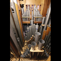Rheine, St. Dionysius, Pfeifen im Hauptwerk; vorne: Cymbel, Trompete, Mixtur etc. hinten: Kornett
