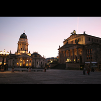 Berlin, Konzerthaus, Groer Saal, Konzerthaus und deutscher Dom in der Dmmerung