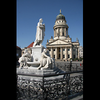 Berlin, Franzsische Friedrichstadtkirche (Franzsischer Dom), Kirche und Brunnen auf dem Gendarmenmarkt