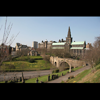 Glasgow, St. Mungo Cathedral, Blick vom Park Western Necropolis auf die Kathedrale