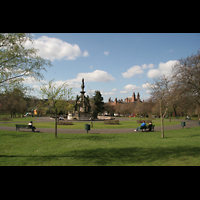 Glasgow, Kelvingrove Museum, Concert Hall, Kelvingrove Park mit Museum im Hintergrund