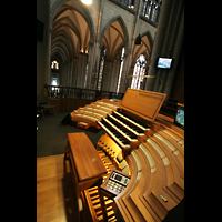 Kln (Cologne), Dom St. Peter und Maria, Hauptspieltisch seitlich mit Blick ins Langhaus