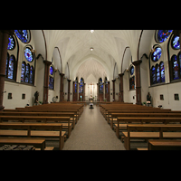 Berlin, Heilig-Kreuz-Kirche, Innenraum / Hauptschiff in Richtung Chor