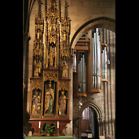 Freiburg, Mnster Unserer Lieben Frau, Altar im Seitenschiff mit Blick zur Marienorgel