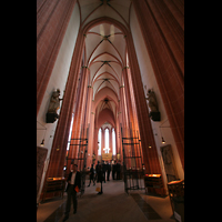 Frankfurt am Main, Kaiserdom St. Bartholomus, Innenraum / Langhaus in Richtung Chor