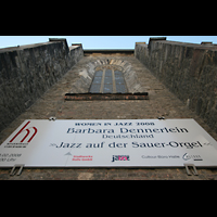 Halle (Saale), Konzerthalle (ehem. Ulrichskirche), Konzertplakat an der Seitenwand