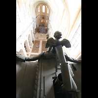 Versailles, Cathdrale Saint-Louis, Blick vom Orgeldach ins Hauptschiff, rechts die Bombarde 16'