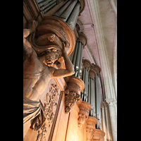 Laon, Cathdrale, Orgelprospekt mit Trgerfiguren