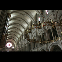 Reims, Basilique Saint-Remi, Leuchter und Hauptschiffgewlbe