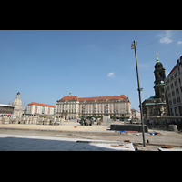 Dresden, Frauenkirche, Altmarkt mit Blick auf die Frauenkirche (links) und Kreuzkirche (rechts)