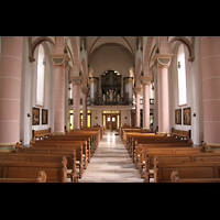 Hxter, St. Nicolai, Innenraum / Hauptschiff in Richtung Orgel