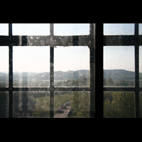 Bad Staffelstein, Wallfahrts-Basilika, Blick durch das Fenster ber der Orgel zum Kloster Banz