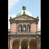 Mnchen (Munich), St. Ursula, Fassade und Kuppel