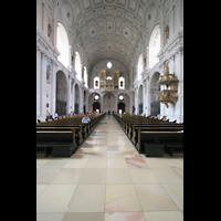 Mnchen (Munich), Jesuitenkirche St. Michael (ehem. Hofkirche), Innenraum / Hauptschiff in Richtung Orgel