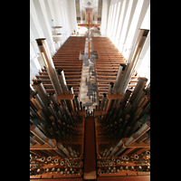 Memmingen, St. Josef, Blick ber die Pfeifen des Rckpositivs in die Kirche