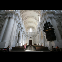 Mnchen (Munich), Theatinerkirche St. Kajetan, Innenraum / Hauptschiff in Richtung Portal