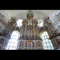 Fssen, Basilika St. Mang, Hauptorgel, nach dem Weingartener Vorbild um die Fenster herum angeordnet