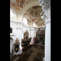 St. Florian, Stiftskirche, Blick vom Seitenumgang zur Chororgel und in den Chor