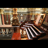 Budapest, Szent Istvn Bazilika (St. Stefan Basilika), Blick vom Spieltisch in die Basilika