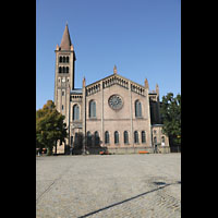 Potsdam, Propsteikirche St. Peter und Paul, Seitenansicht vom Bassinplatz aus