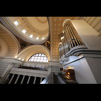 Potsdam, St. Nikolai, Orgel seitlich mit Blick in die Kirche