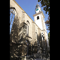 Stuttgart, Hospitalkirche, Ruine der ehemaligen Auenmauer des Langhauses mit Reformationsdenkmal