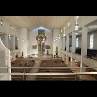 Stuttgart, Domkirche St. Eberhard, Blick von der Empore am Rckpositiv vorbei in die Kirche