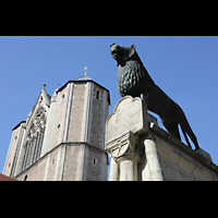 Braunschweig, Dom St. Blasii, Braunschweiger Lwe auf dem Burgplatz vor dem Dom