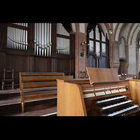 Berlin, Stephanuskirche, Orgel mit Spieltisch seitlich