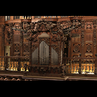 Sevilla, Catedral, Rckpositiv der Epistelorgel mit Chamaden des Hauptwerks