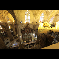 Sevilla, Catedral, Blick vom Dach der Evangelienorgel zur Epistelorgel und ins Querhaus