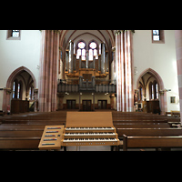 Berlin, St. Ludwig, MIDI-Spieltisch im Chorraum mit Blick zur Orgel