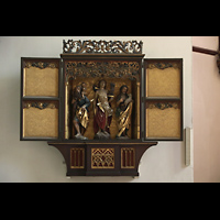 Berlin, St. Sebastian, Linker historischer Seitenaltar mit Figuren aus dem 16. Jh.