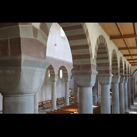 Schaffhausen, Mnster (ehem. Kloster zu Allerheiligen), Pfeiler und Bgen vom Seitenschiff zum Hauptschiff