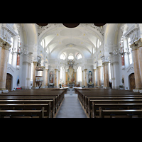 Frauenfeld, Kath. Stadtkirche St. Nikolaus, Innenraum in Richtung Chor