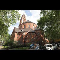 Berlin, St. Marien Unbefleckte Empfngnis, Auenansicht mit Turm vom Bergheimer Platz (Nordwestseite) aus