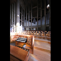 Basel, St. Antonius, Orgel mit Spieltisch seitlich