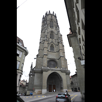 Fribourg (Freiburg), Cathdrale Saint-Nicolas, Turm, vom Sankt-Nikolaus-Gsschen aus gesehen