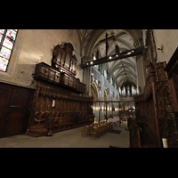 Fribourg (Freiburg), Cathdrale Saint-Nicolas, Blick vom Chorraum in die gesamte Kathedrale mit beiden Orgeln