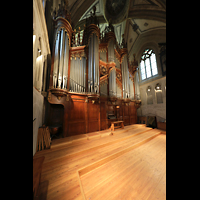 Fribourg (Freiburg), Cathdrale Saint-Nicolas, Hauptorgel mit Spieltisch seitlich